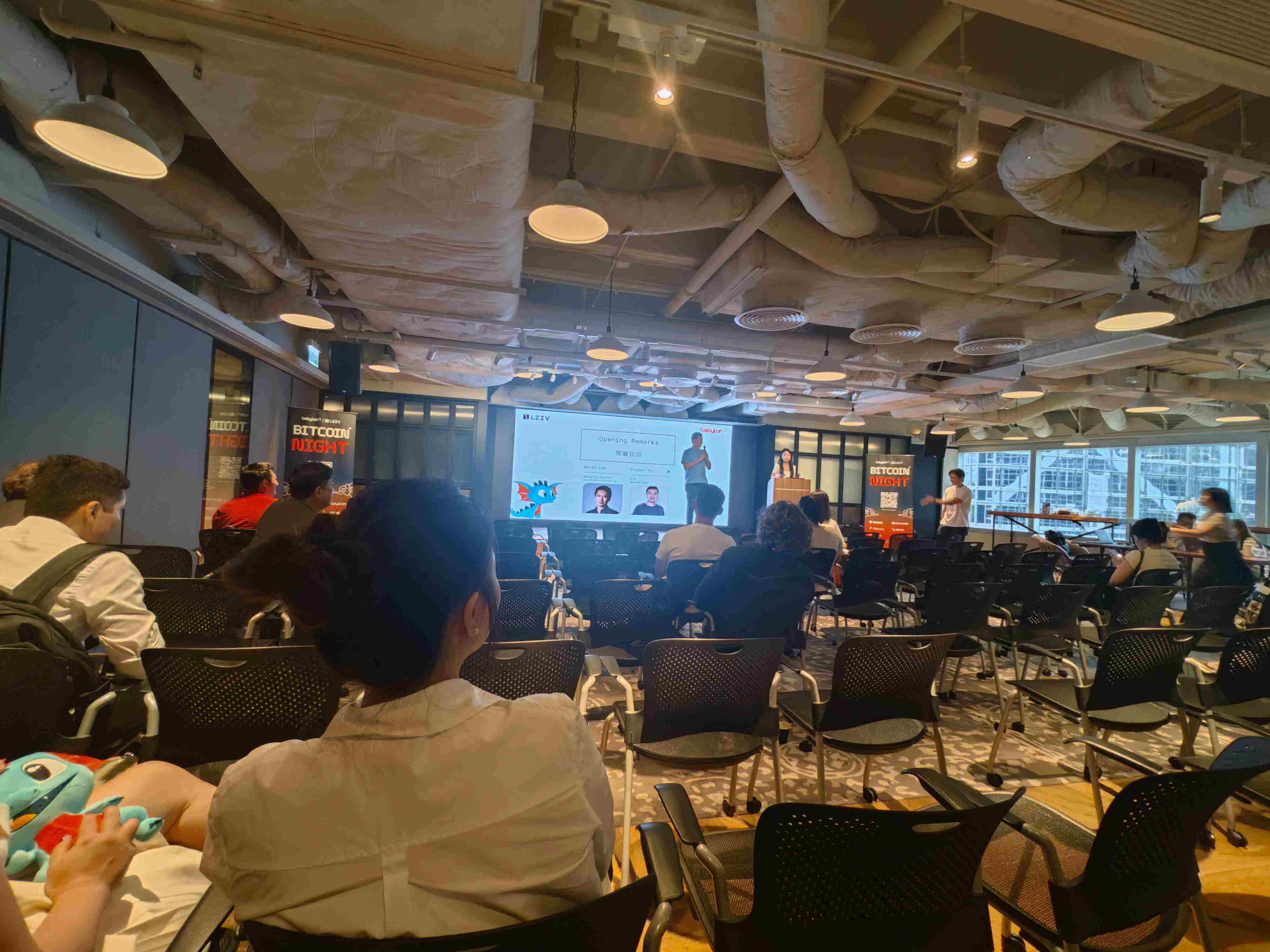 Bitcoin Asia无人关心「Bitcon」，大会成名人见面会与周边卖场