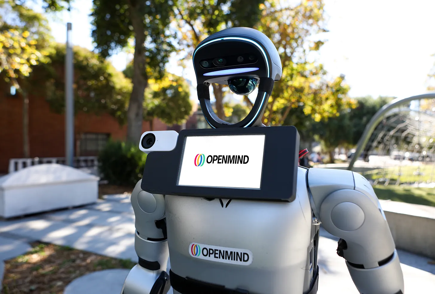 律动专访OpenMind：从x402支付，到打造「机器人的安卓」